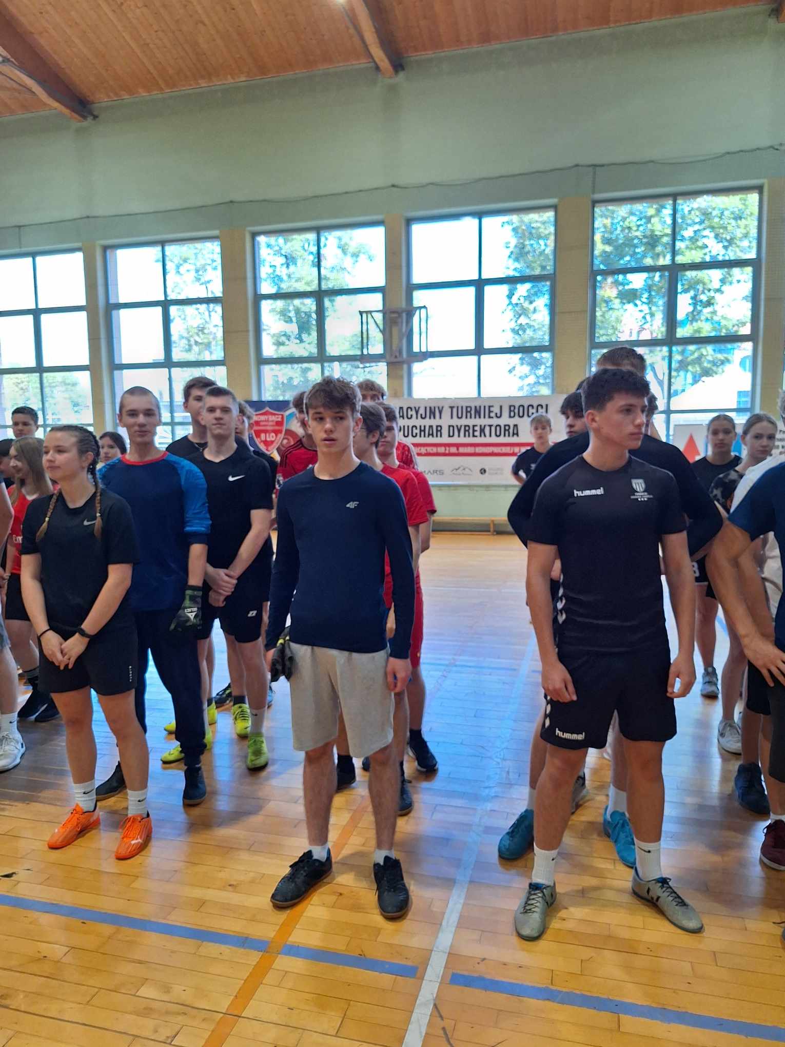 Zdjęcie Halowa 06-2024 (5)6052a0d5-89be-4cc3-a780-faef2bf8a7e1.jpg w galerii II Turniej Piłki Nożnej Halowej o Puchar Przechodni II LO